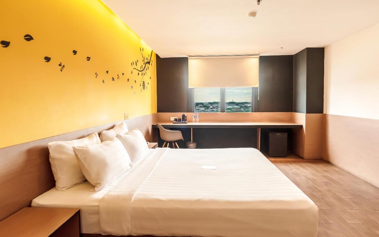 Yellow Bee Tangerang Dış mekan fotoğraf
