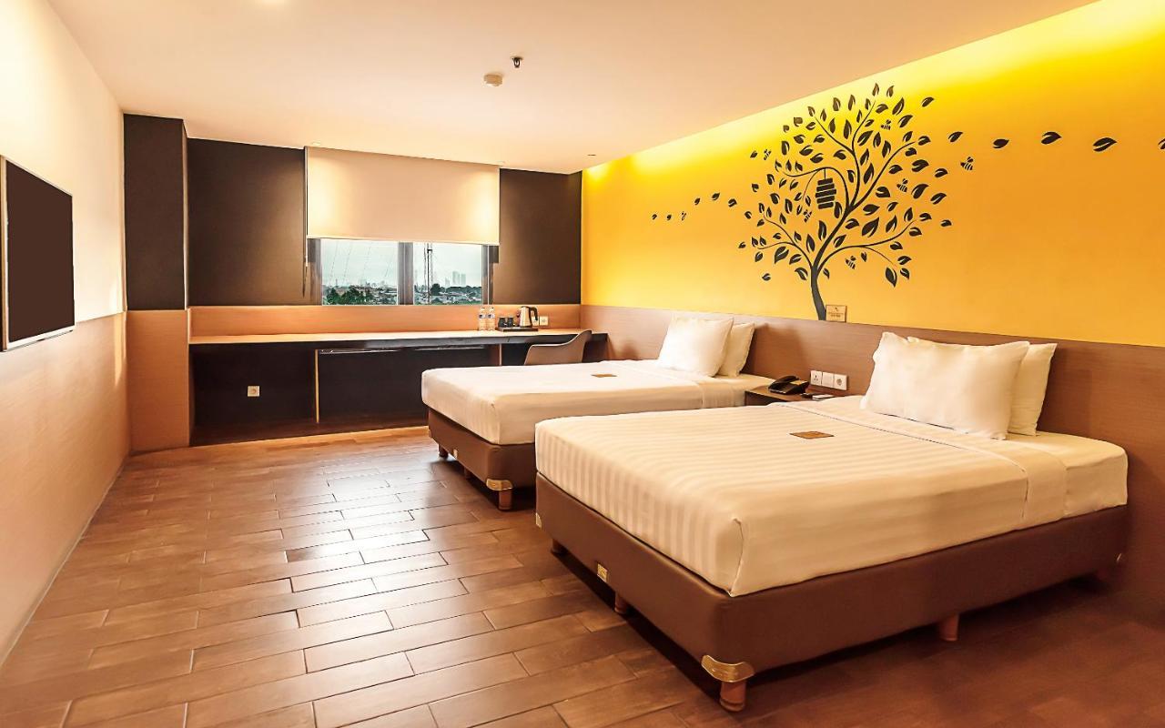 Yellow Bee Tangerang Dış mekan fotoğraf