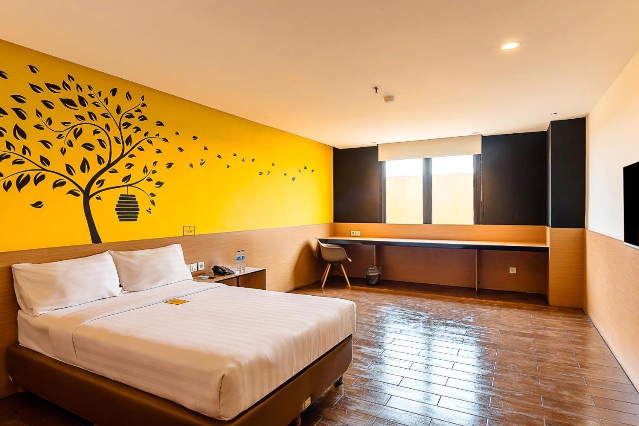 Yellow Bee Tangerang Dış mekan fotoğraf