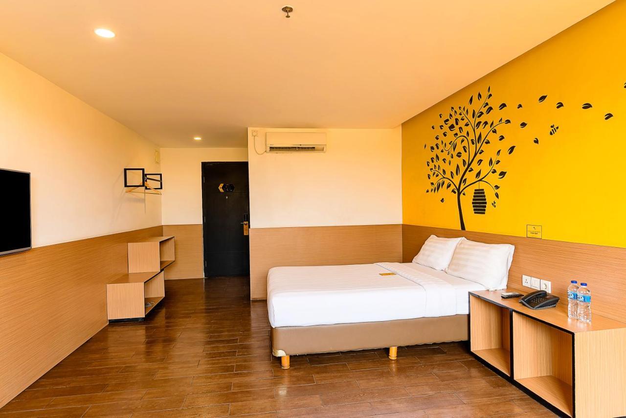 Yellow Bee Tangerang Dış mekan fotoğraf