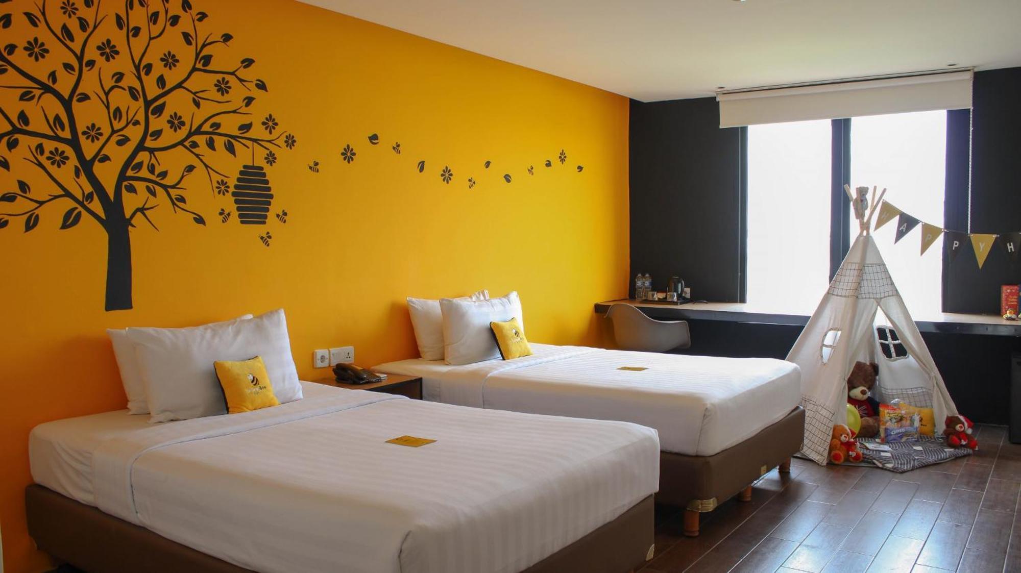 Yellow Bee Tangerang Dış mekan fotoğraf