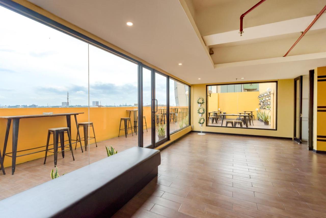 Yellow Bee Tangerang Dış mekan fotoğraf