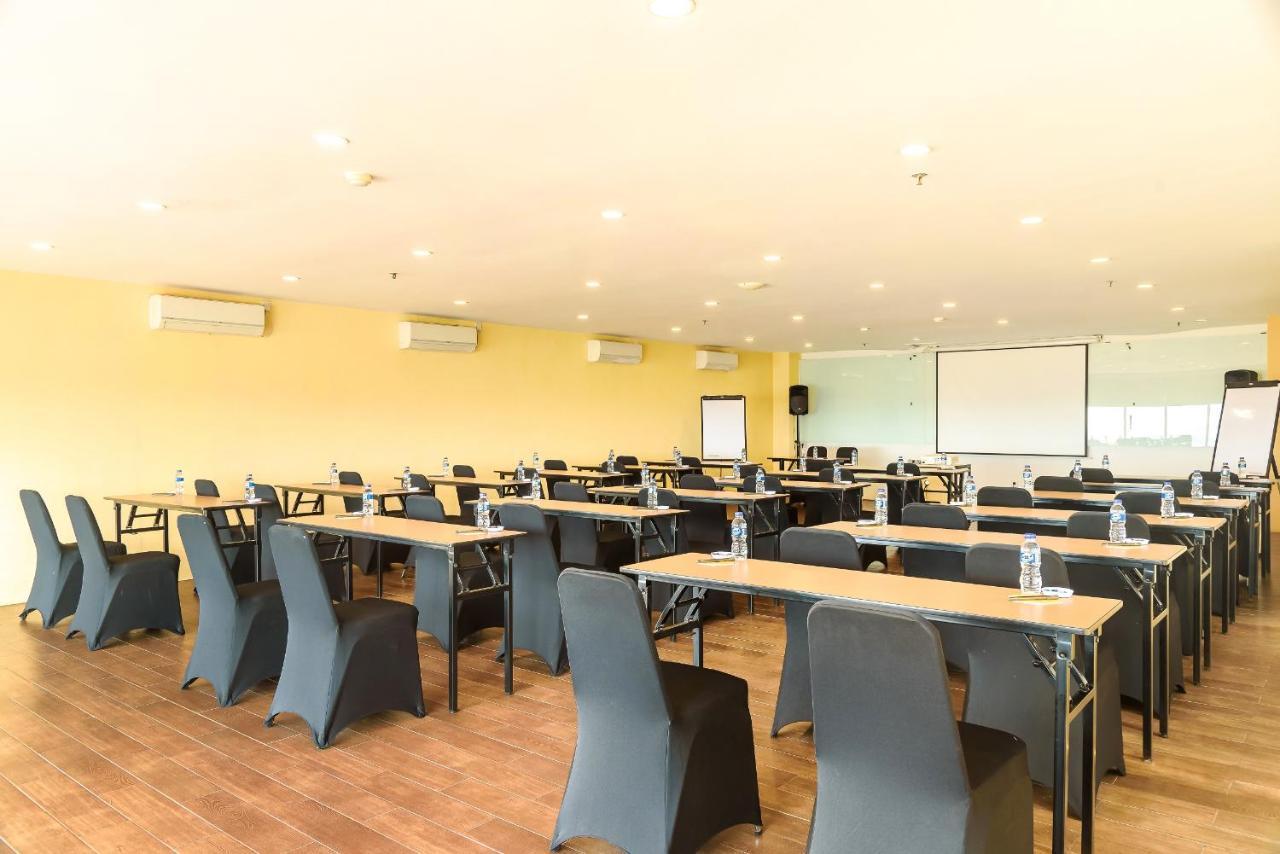 Yellow Bee Tangerang Dış mekan fotoğraf