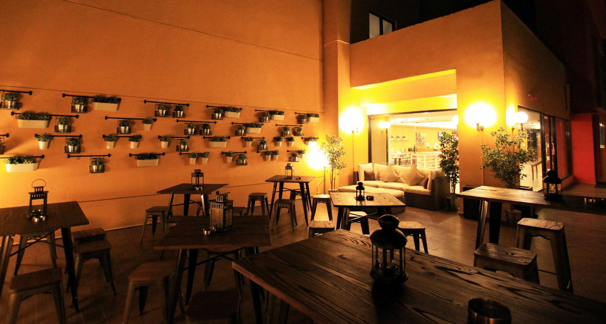 Yellow Bee Tangerang Dış mekan fotoğraf