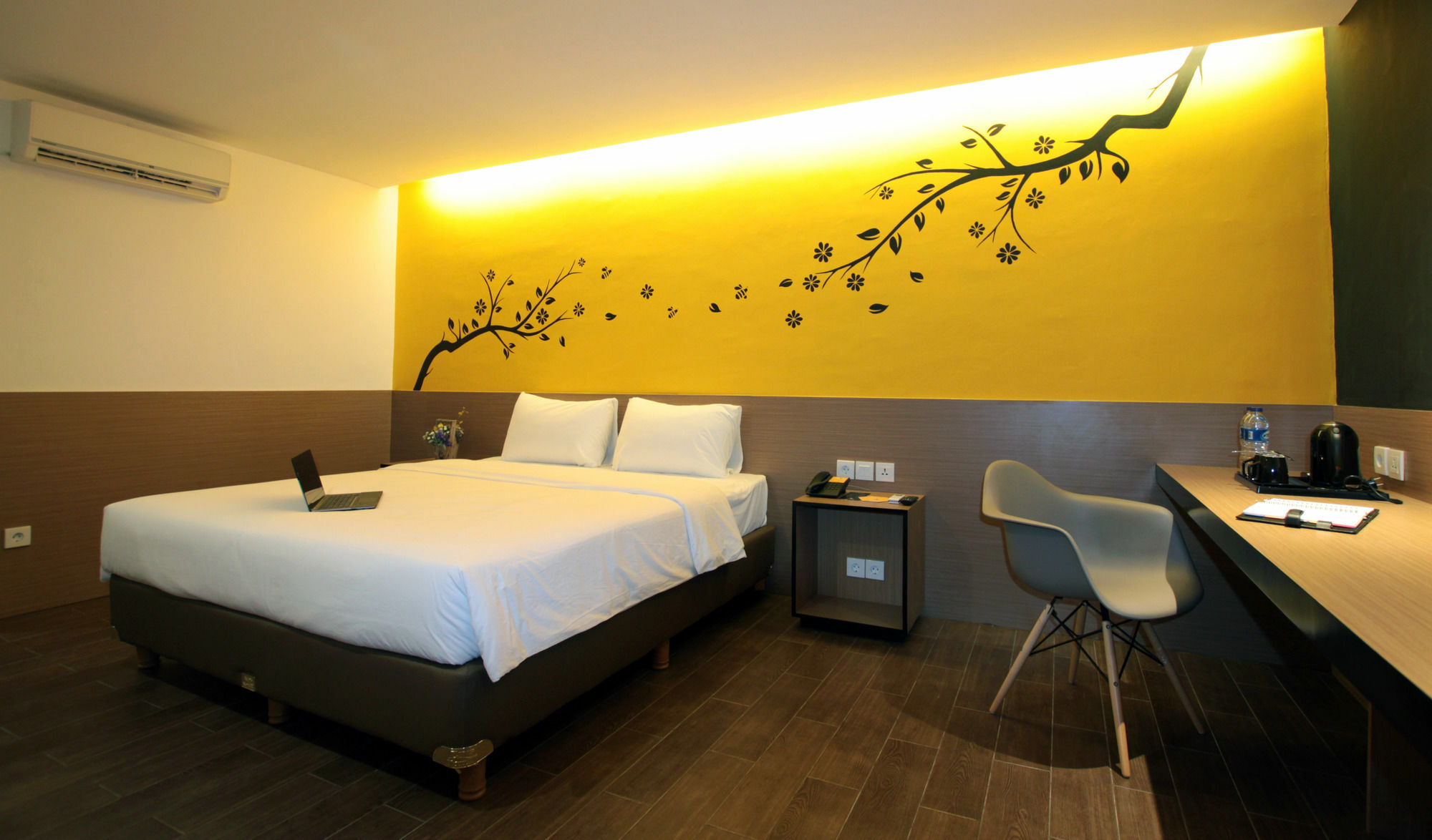 Yellow Bee Tangerang Dış mekan fotoğraf
